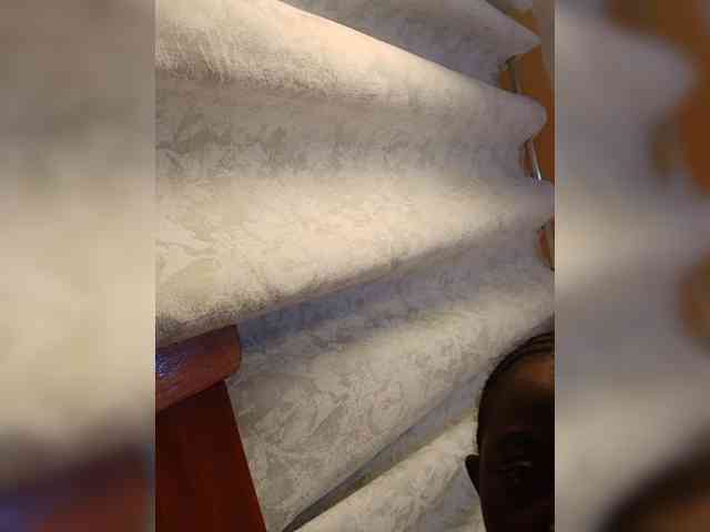 Hotpetite555 webcam