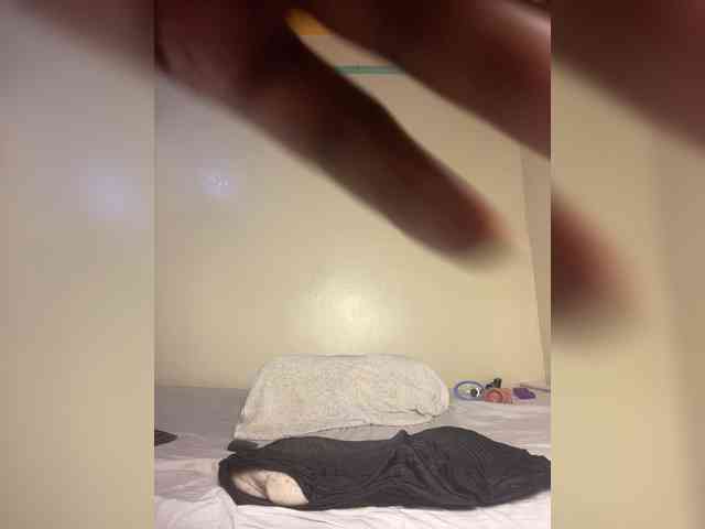 Hotpetite555 webcam