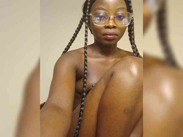 Hotpetite555 webcam