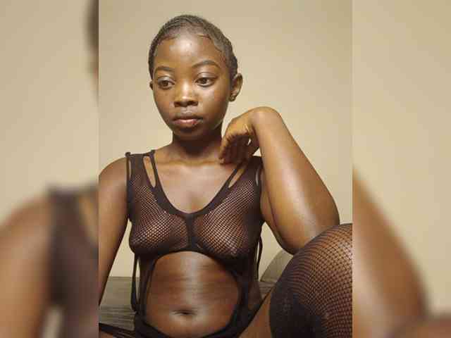 Hotpetite555 webcam