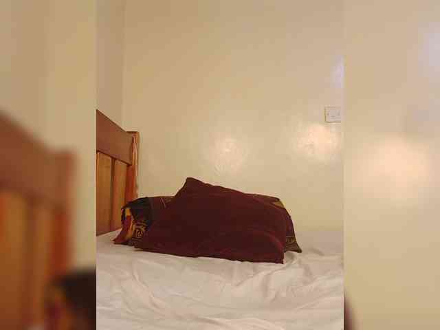 Hotpetite555 webcam