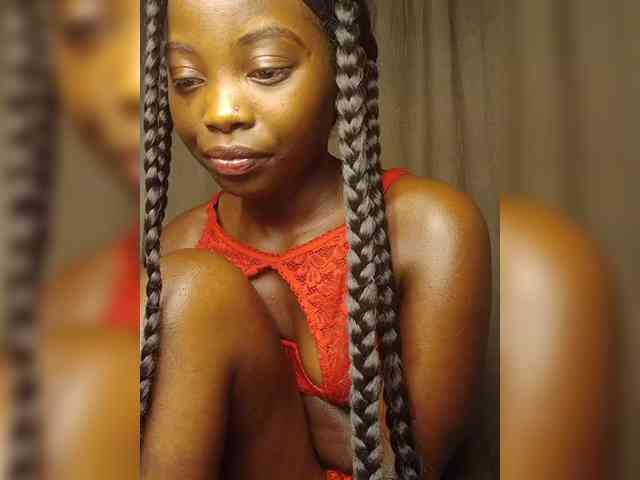 Hotpetite555 webcam