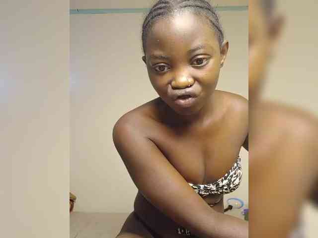 Hotpetite555 webcam