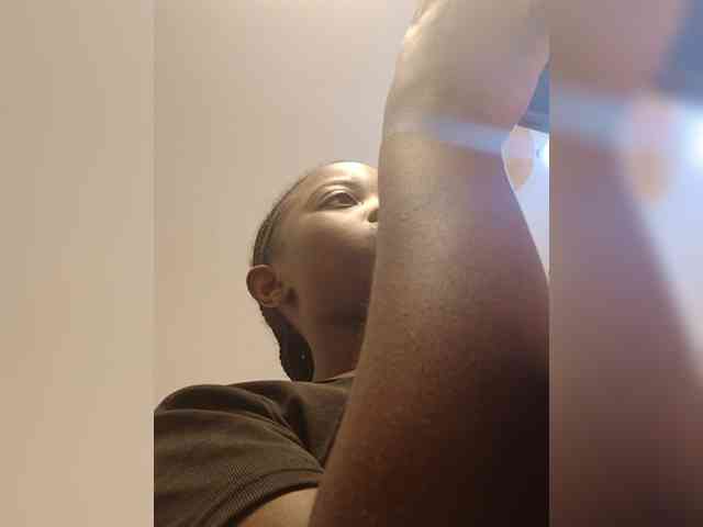 Hotpetite555 webcam