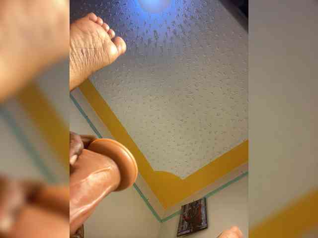 Hotpetite555 webcam