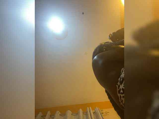 Hotpetite555 webcam