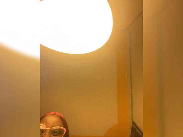 Hotpetite555 webcam