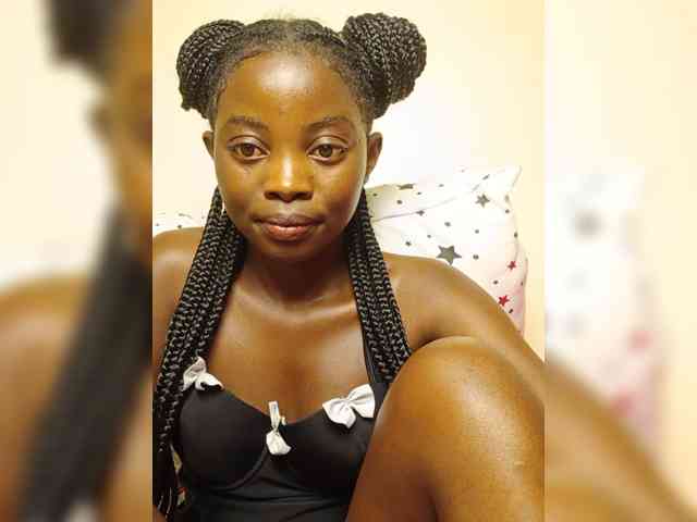 Model: Hotpetitechic