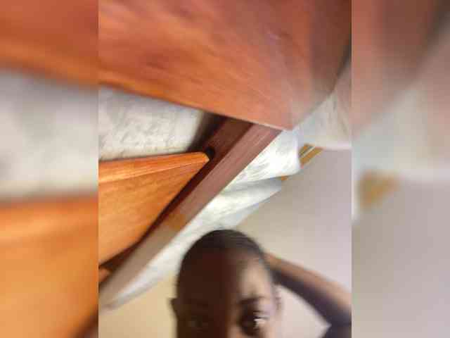 Hotpetite555 webcam
