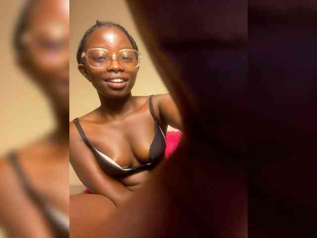 Model: Hotpetitechic