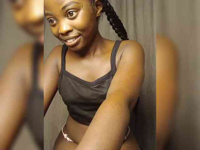 Hotpetite555 webcam