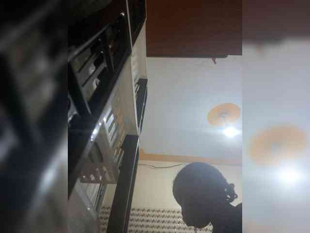 Hotpetite555 webcam