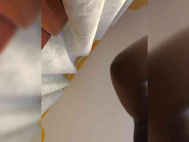Hotpetite555 webcam