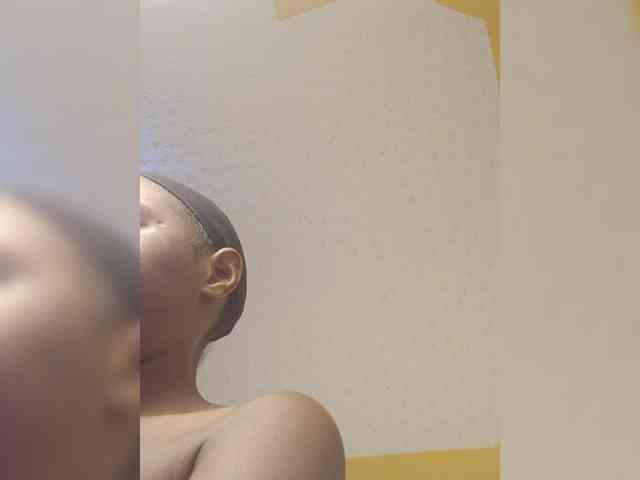 Hotpetite555 webcam