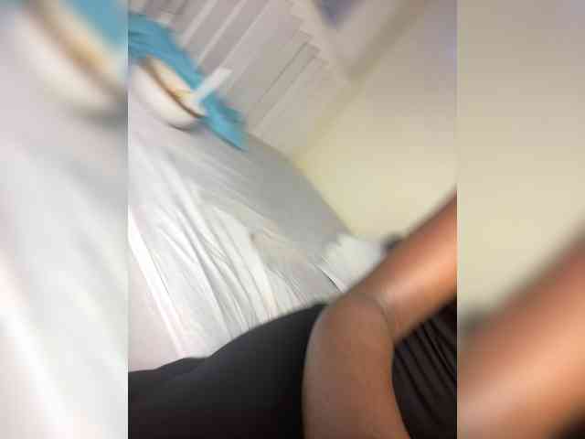 Hotpetite555 webcam