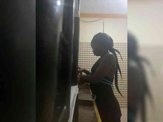 Hotpetite555 webcam