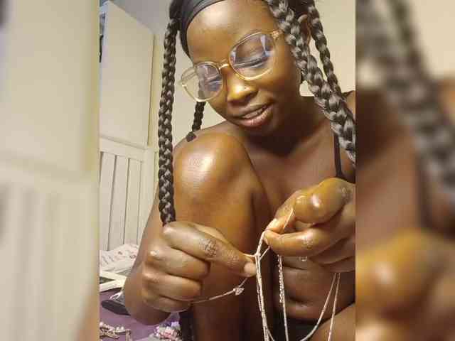 Hotpetite555 webcam