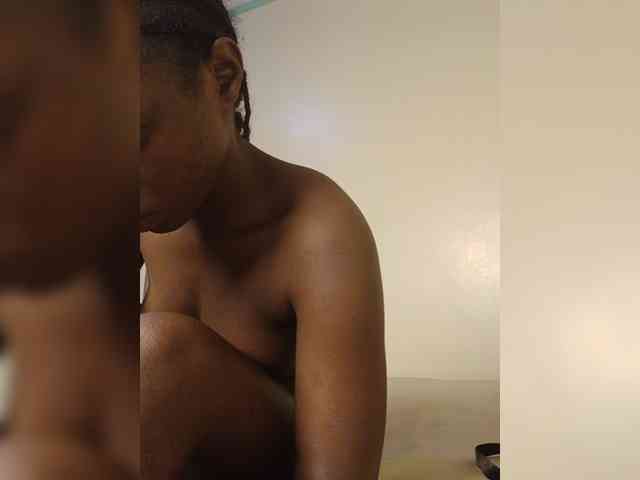 Hotpetite555 webcam