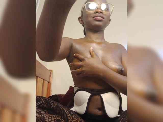 Hotpetite555 webcam