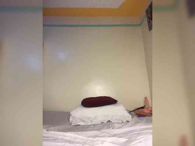 Hotpetite555 webcam
