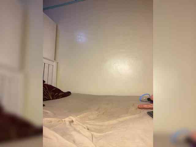 Hotpetite555 webcam