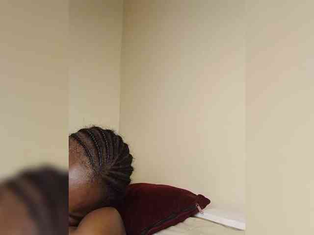 Hotpetite555 webcam