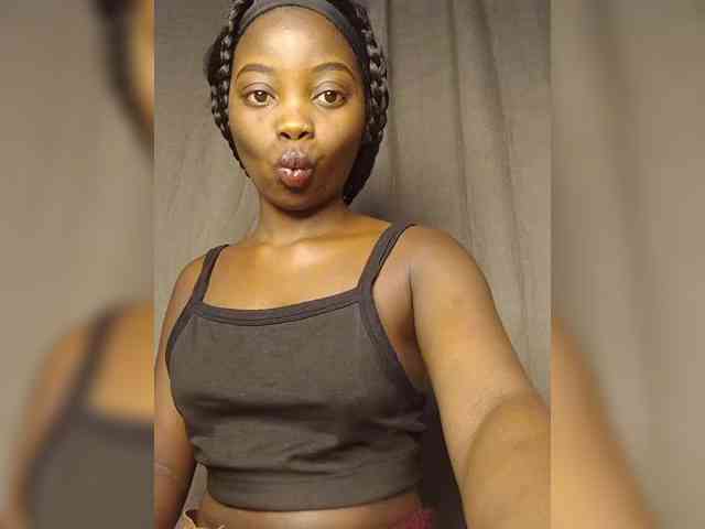 Hotpetite555 webcam