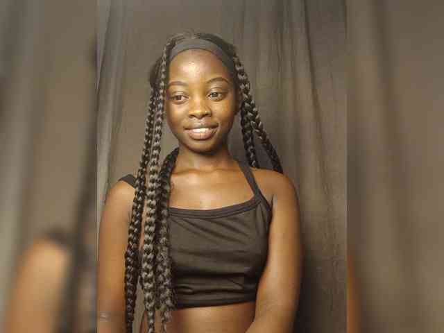 Hotpetite555 webcam