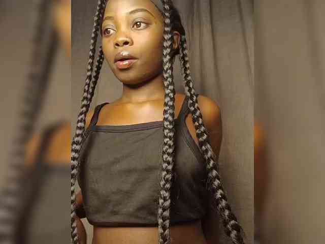 Hotpetite555 webcam