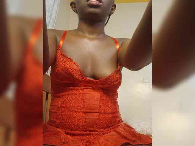 Hotpetite555 webcam