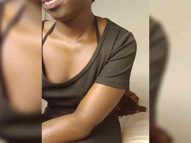Hotpetite555 webcam
