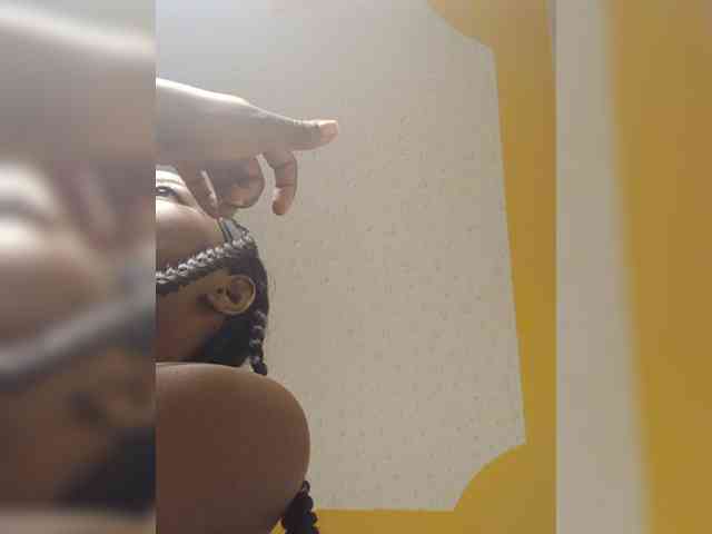 Hotpetite555 webcam