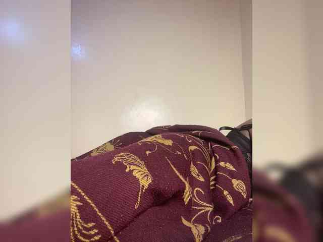 Hotpetite555 webcam