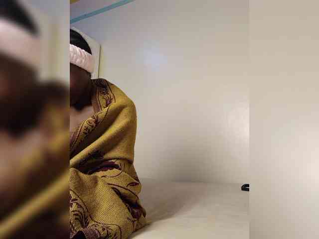 Hotpetite555 webcam