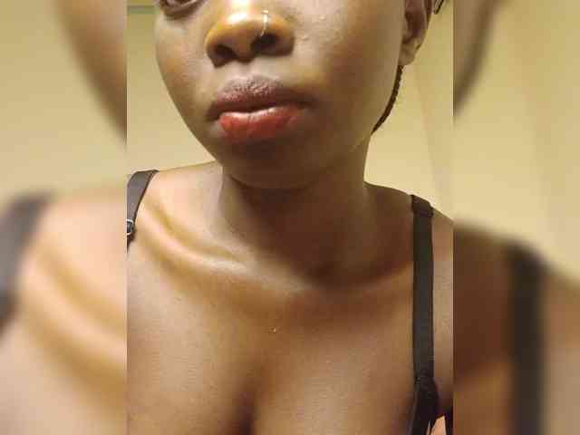 Hotpetite555 webcam