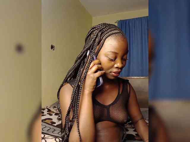 Hotpetite555 webcam