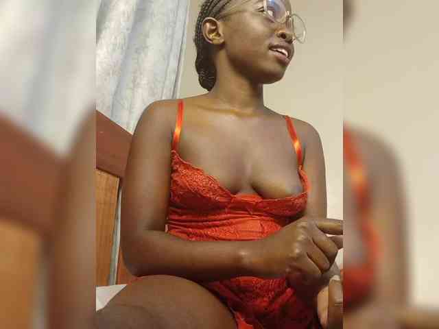 Hotpetite555 webcam