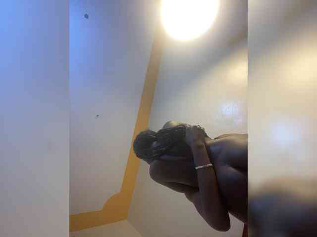 Hotpetite555 webcam