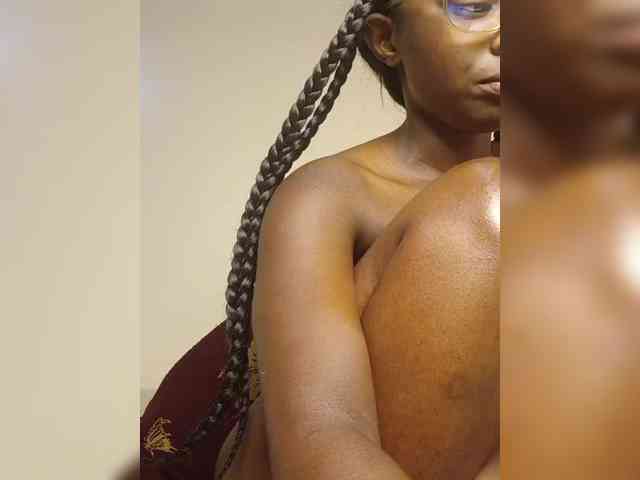 Hotpetite555 webcam