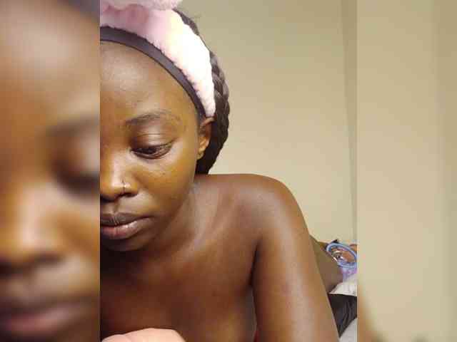 Hotpetite555 webcam