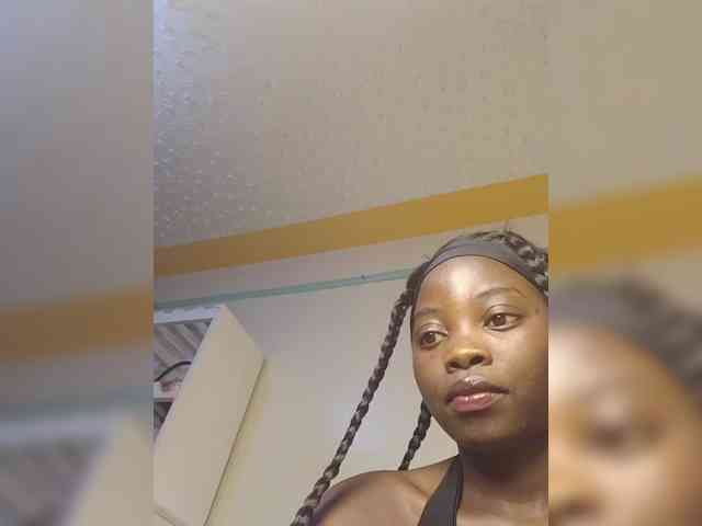 Hotpetite555 webcam