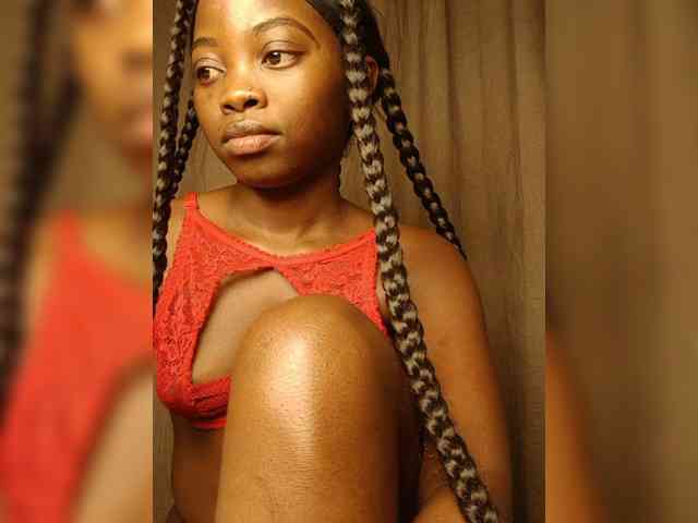 Hotpetite555 webcam