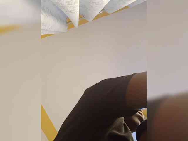 Hotpetite555 webcam