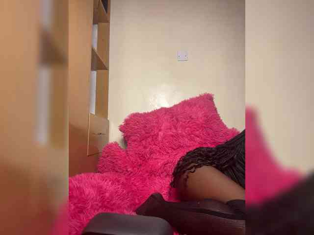 Model: Hotpetite555