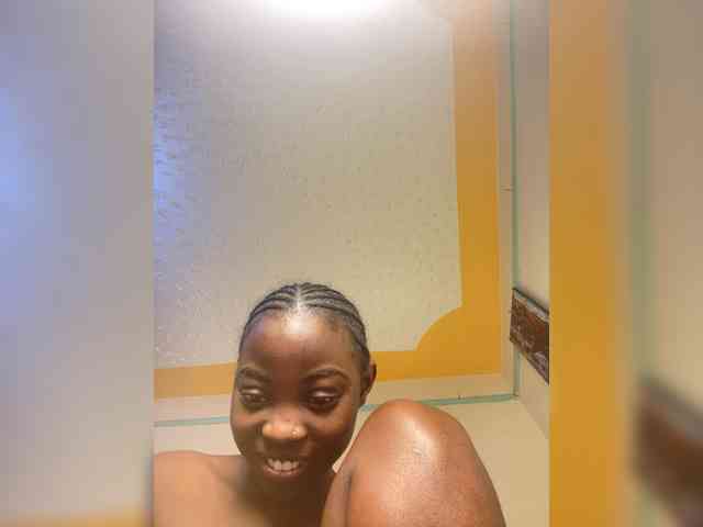 Hotpetite555 webcam