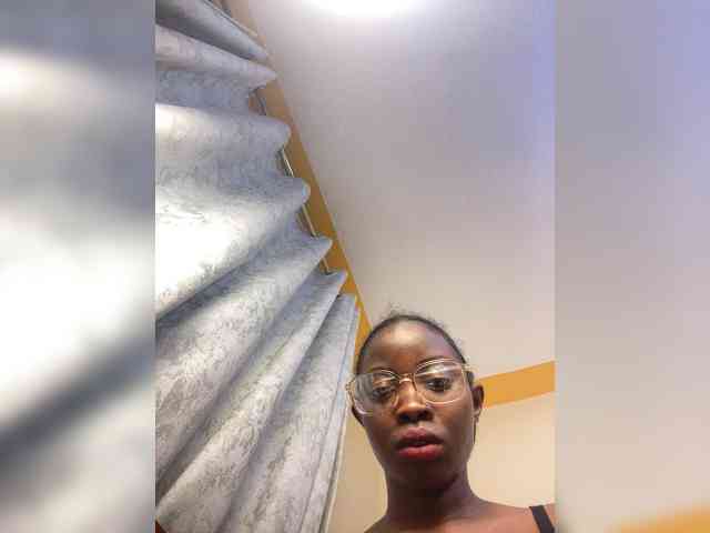 Hotpetite555 webcam
