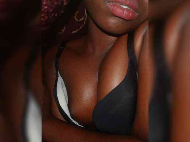 Hotpetite555 webcam