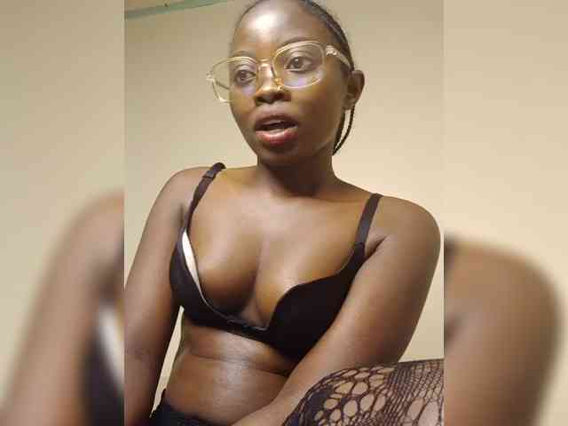 Hotpetite555 webcam