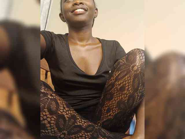 Hotpetite555 webcam