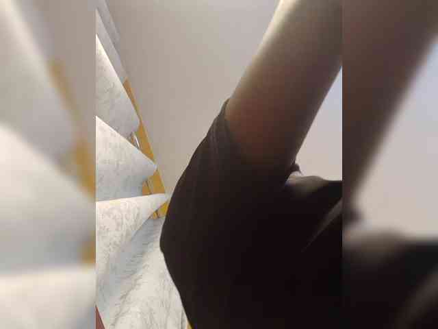 Hotpetite555 webcam